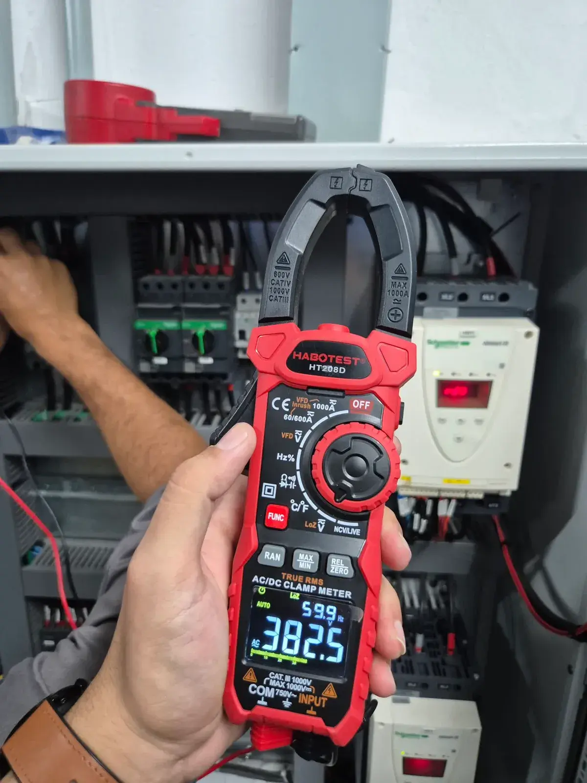 Equipe especializada NR-10 em instalações elétricas